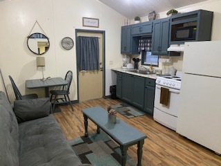 This Studio cabin located mountain side is perfect for the hiker or family on a budget. Enjoy the cabin feel yet in a camping setting that allows you to enjoy the outside with comfort. 